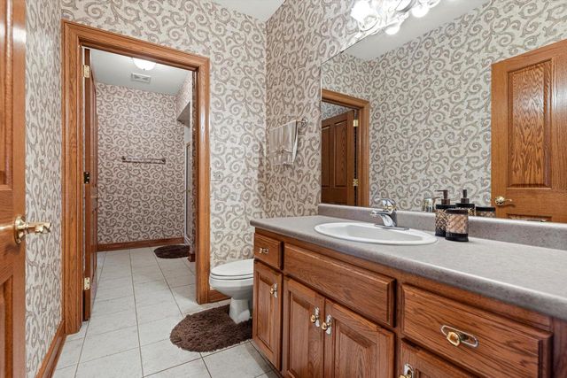 19475 Summerhill LANE, Brookfield, WI 53045