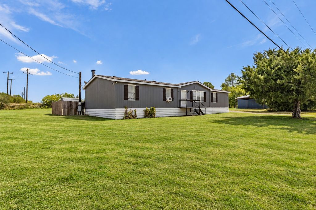 208 Rhett Court, Aurora, TX 76078 — photo 4