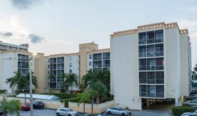 2935 NE 163rd Street 4Q, North Miami Beach, FL 33160