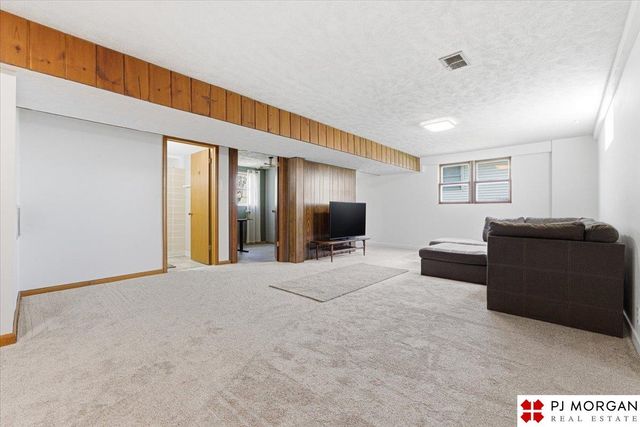 20236 Pinkney Street, Omaha, NE 68022