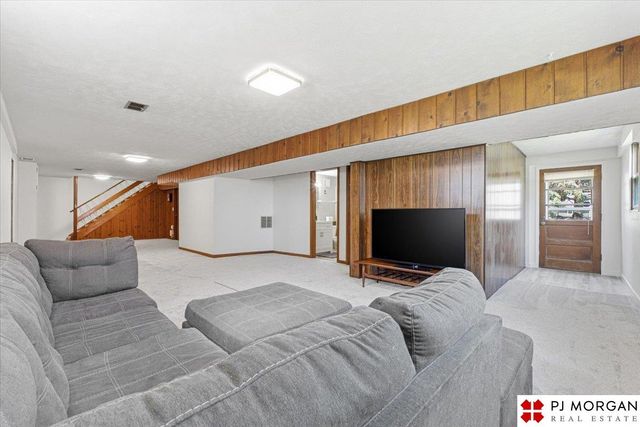 20236 Pinkney Street, Omaha, NE 68022