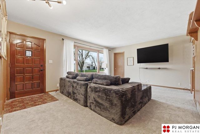 20236 Pinkney Street, Omaha, NE 68022