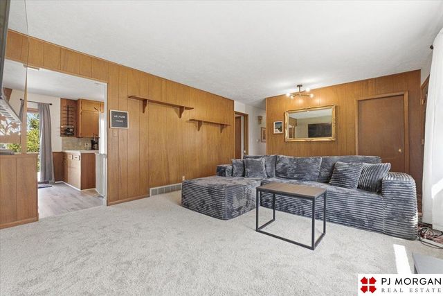 20236 Pinkney Street, Omaha, NE 68022