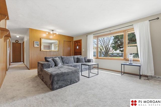 20236 Pinkney Street, Omaha, NE 68022