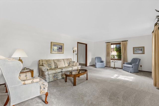 309 S University DRIVE, Waukesha, WI 53188