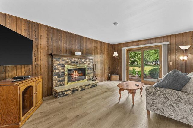 309 S University DRIVE, Waukesha, WI 53188