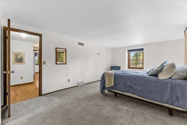 309 S University DRIVE, Waukesha, WI 53188