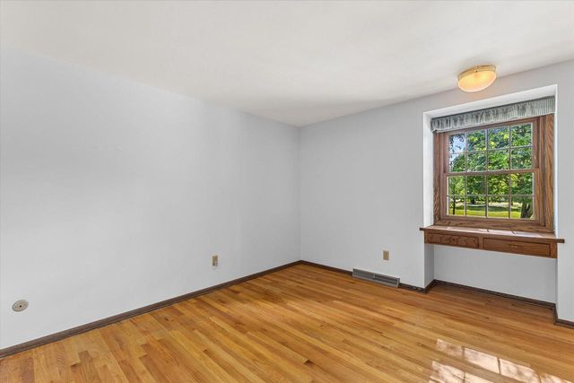 309 S University DRIVE, Waukesha, WI 53188