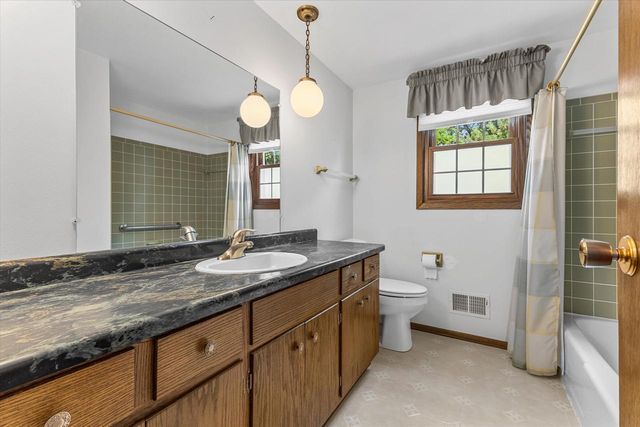 309 S University DRIVE, Waukesha, WI 53188