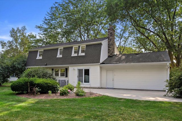 309 S University DRIVE, Waukesha, WI 53188
