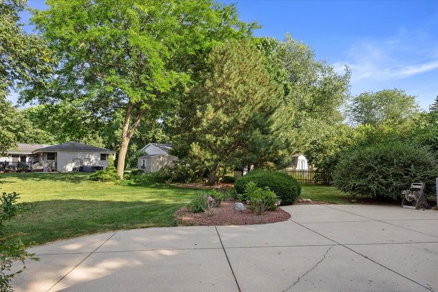 309 S University DRIVE, Waukesha, WI 53188