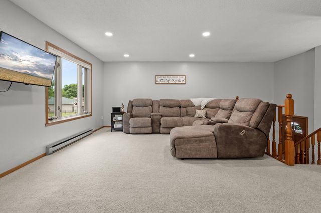 3033 20th Street S, Fargo, ND 58103