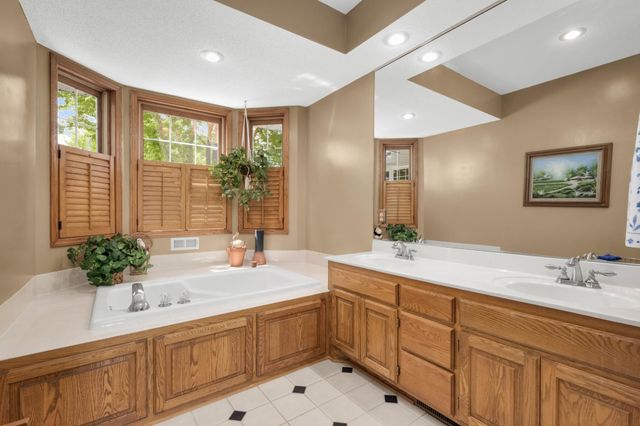 16270 Crystal Hills Drive, Lakeville, MN 55044