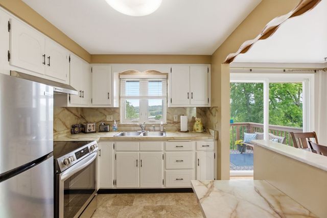 1540 Oneida Dr, Jefferson Hills, PA 15025