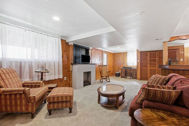 1540 Oneida Dr, Jefferson Hills, PA 15025
