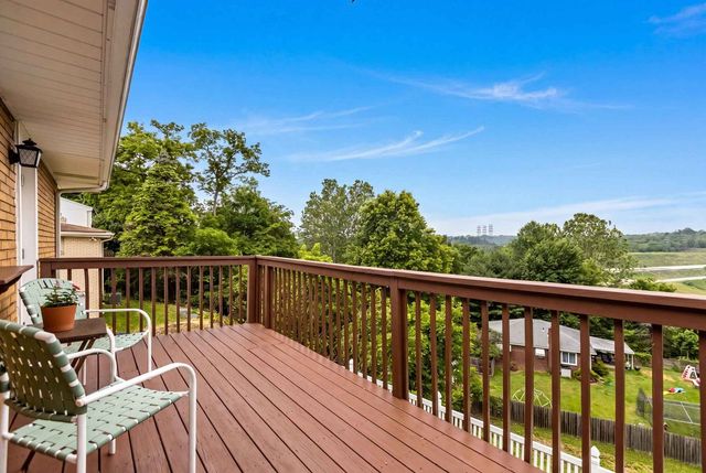 1540 Oneida Dr, Jefferson Hills, PA 15025