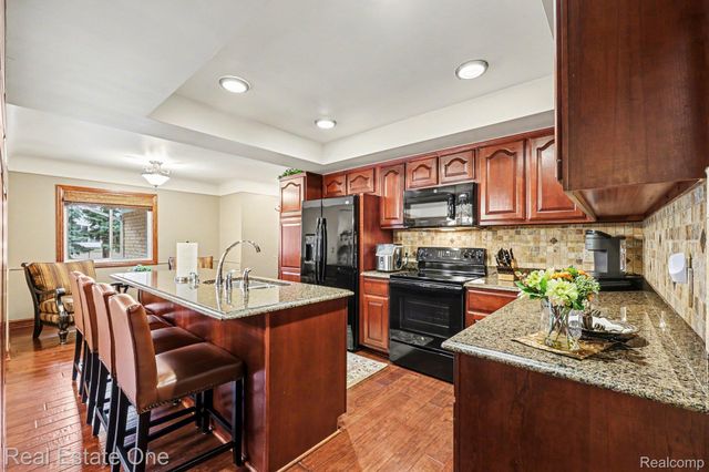 55689 Nocturne Court, Shelby Charter Township, MI 48316