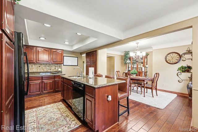 55689 Nocturne Court, Shelby Charter Township, MI 48316