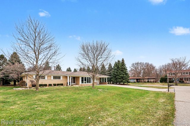 55689 Nocturne Court, Shelby Charter Township, MI 48316