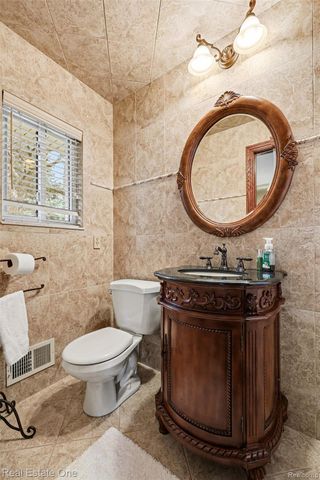 55689 Nocturne Court, Shelby Charter Township, MI 48316