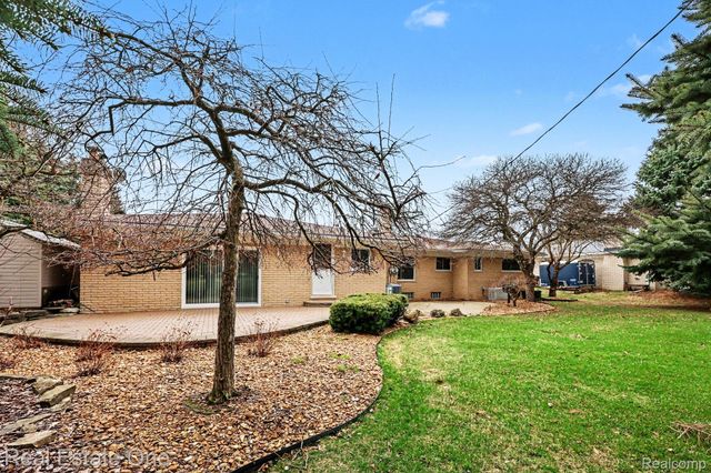 55689 Nocturne Court, Shelby Charter Township, MI 48316