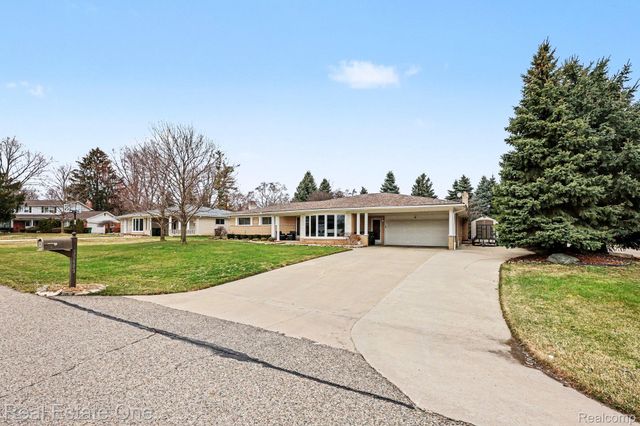 55689 Nocturne Court, Shelby Charter Township, MI 48316
