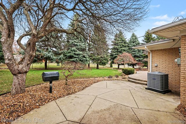 55689 Nocturne Court, Shelby Charter Township, MI 48316