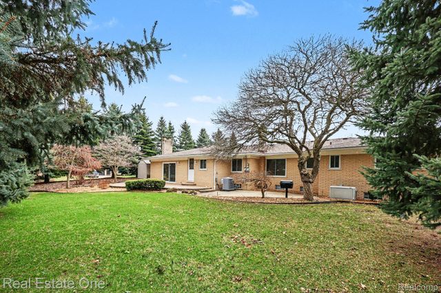 55689 Nocturne Court, Shelby Charter Township, MI 48316