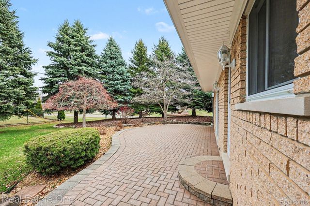 55689 Nocturne Court, Shelby Charter Township, MI 48316
