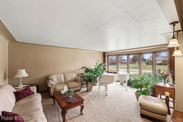 55689 Nocturne Court, Shelby Charter Township, MI 48316