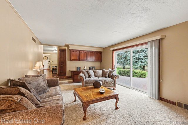 55689 Nocturne Court, Shelby Charter Township, MI 48316