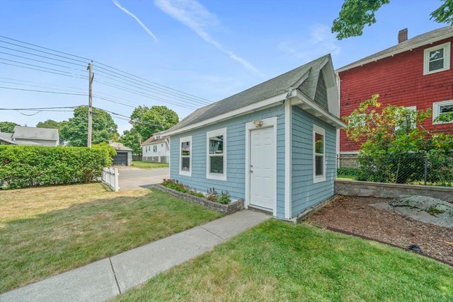 39 Holmes St, Braintree, MA 02184