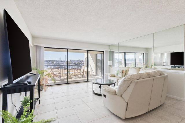 4390 Bimini Ct. Unit 207-C, Little River, SC 29566