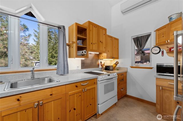 241 Chickadee Mountain Lane, Chelan, WA 98816