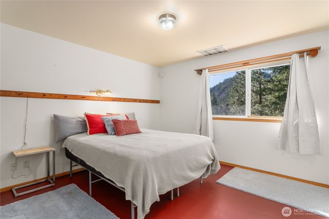 241 Chickadee Mountain Lane, Chelan, WA 98816