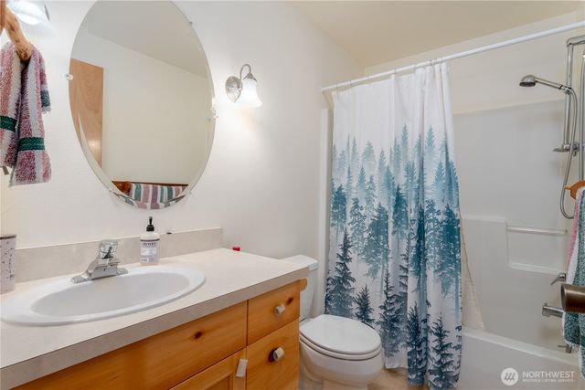 241 Chickadee Mountain Lane, Chelan, WA 98816