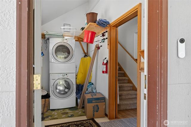 241 Chickadee Mountain Lane, Chelan, WA 98816