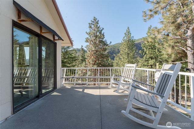 241 Chickadee Mountain Lane, Chelan, WA 98816