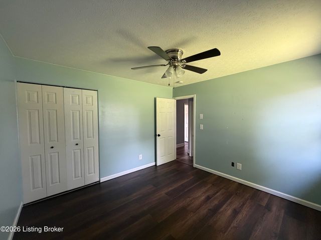 11720 Pond Creek Dr, Louisville, KY 40272
