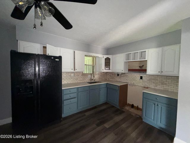 11720 Pond Creek Dr, Louisville, KY 40272