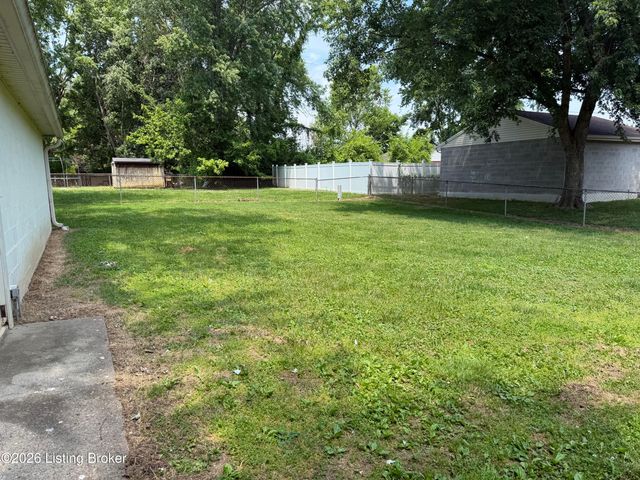 11720 Pond Creek Dr, Louisville, KY 40272