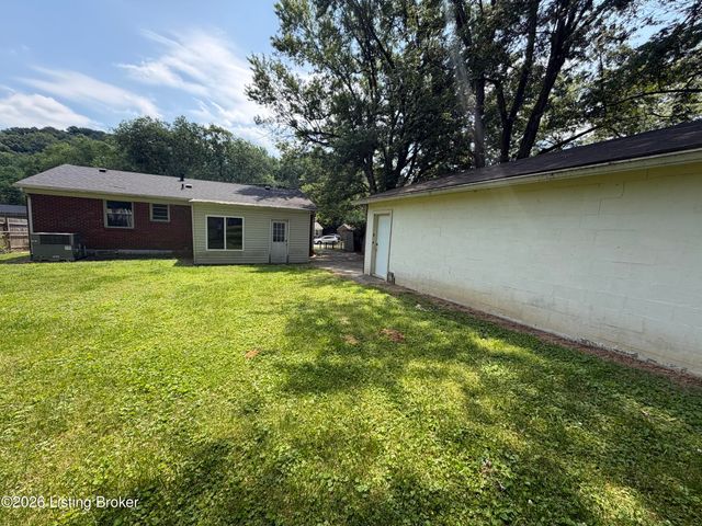 11720 Pond Creek Dr, Louisville, KY 40272