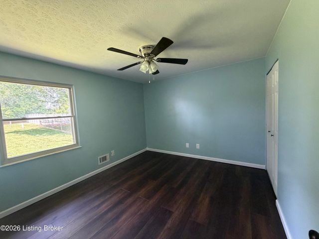 11720 Pond Creek Dr, Louisville, KY 40272