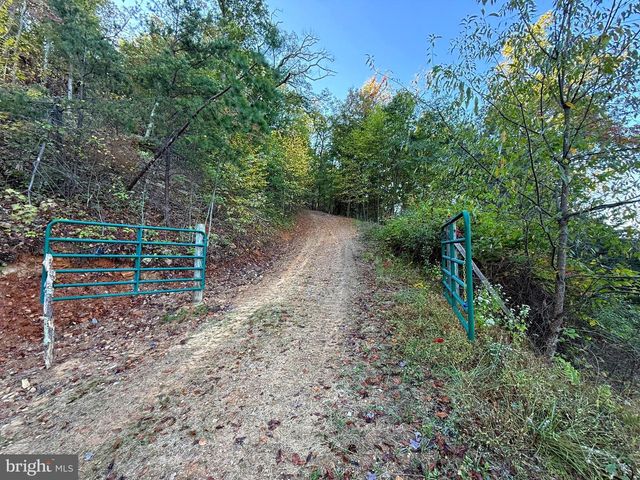372 PINECONE DR, Purgitsville, WV 26852