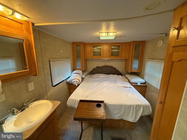 372 PINECONE DR, Purgitsville, WV 26852