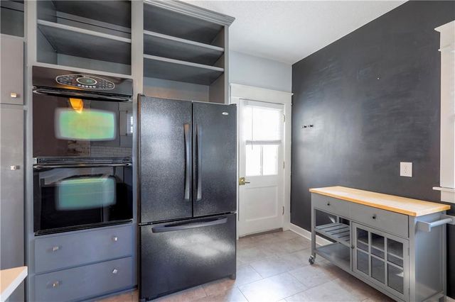 829 W 40 Street, Kansas City, MO 64111