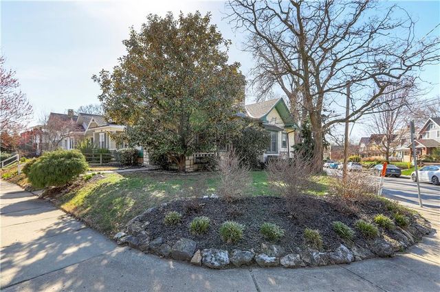 829 W 40 Street, Kansas City, MO 64111