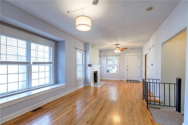 829 W 40 Street, Kansas City, MO 64111