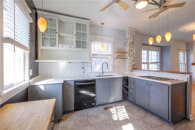 829 W 40 Street, Kansas City, MO 64111