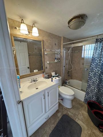 10431 N Kendall Dr D204, Miami, FL 33176